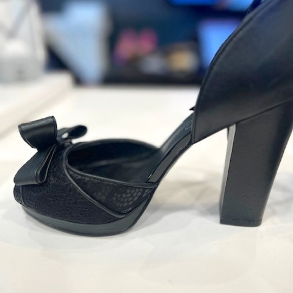 Black peep toe pumps